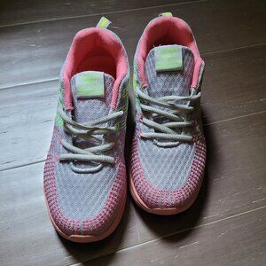 NEW Size 6.5 Omega Walk Sneakers